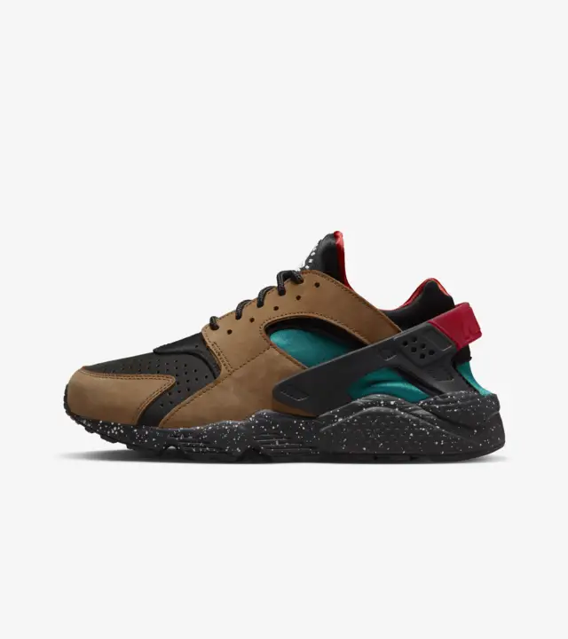 Nike Air Huarache ‘Light British Tan and Geode Green’