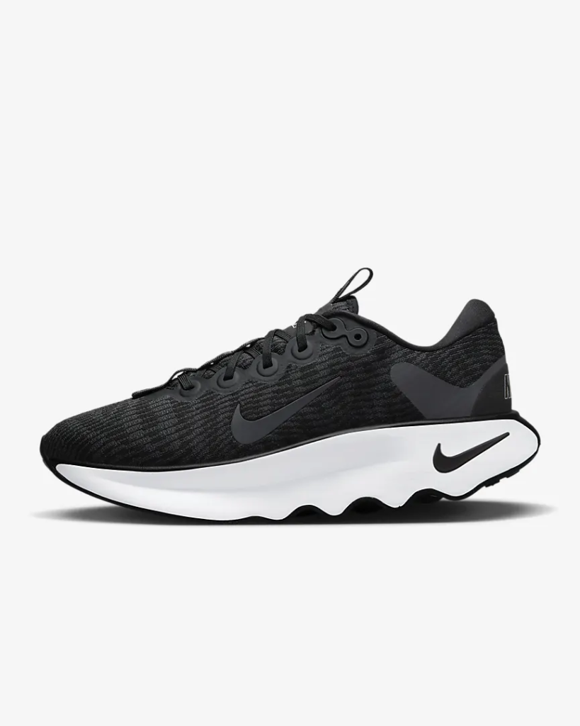 Nike Motiva ‘Black / White’